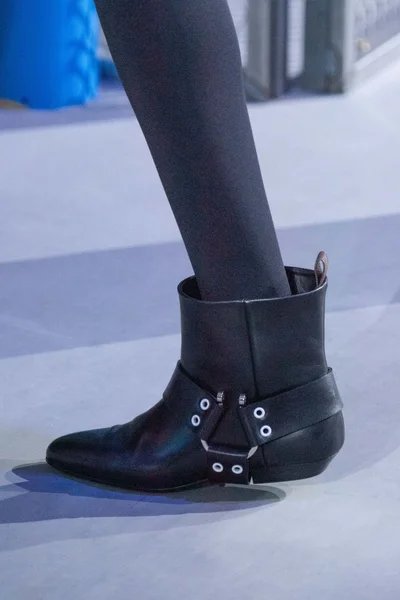 Look 12